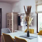 Vila Vv Siray Pool & Play - 3 Bed *