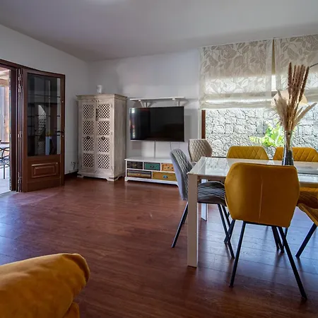 Vv By Hh * ヤイサ