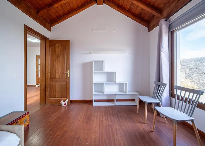 Villa Vv By Hh Yaiza